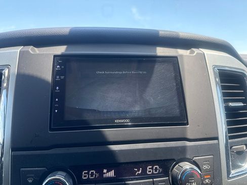 Used 2018 Nissan Titan SV w/ SV Convenience Package RWD image 40