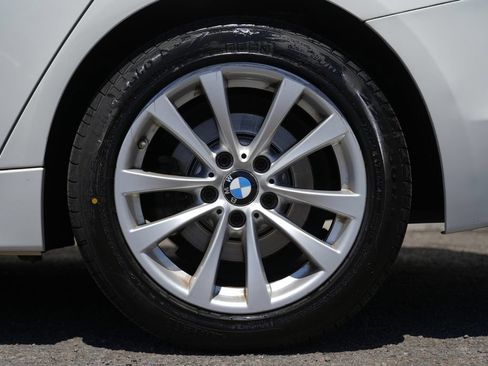 Used 2018 BMW 320i xDrive Sedan AWD/4WD image 14