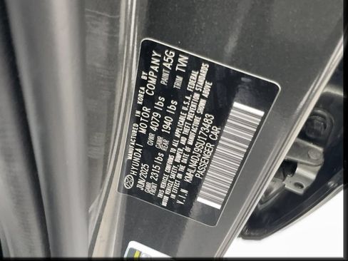 Used 2025 Hyundai Elantra Limited FWD image 37
