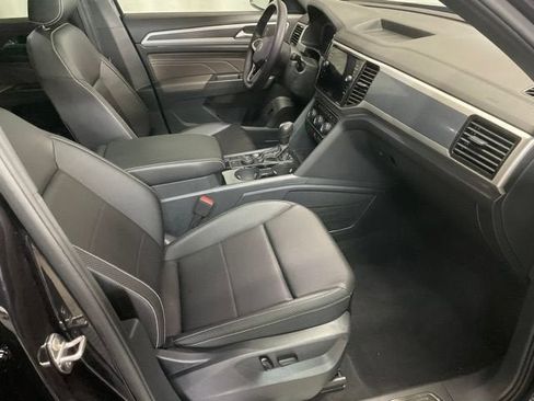 Certified 2023 Volkswagen Atlas Cross Sport SEL R-Line AWD/4WD image 4