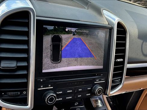 Used 2018 Porsche Cayenne Platinum Edition w/ Premium Package Plus image 19