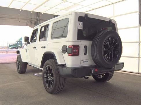 Used 2025 Jeep Wrangler Unlimited Sahara w/ Safety Group AWD/4WD image 3