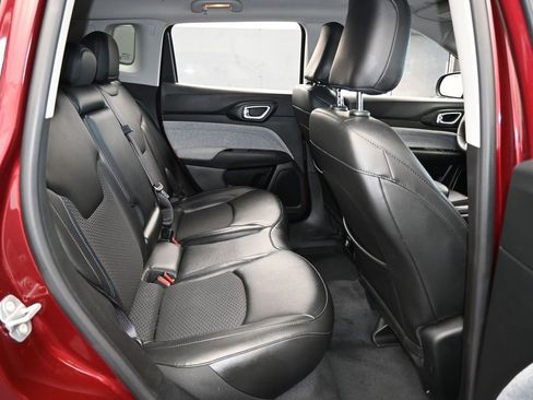 Used 2022 Jeep Compass Latitude image 36