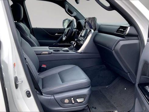 Used 2023 Lexus LX 600 4WD w/ Appearance Package image 7