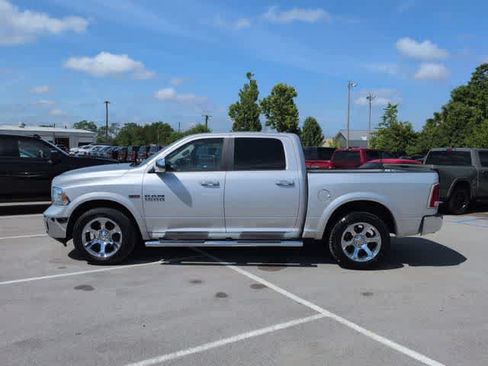 Used 2017 RAM 1500 Laramie AWD/4WD image 5