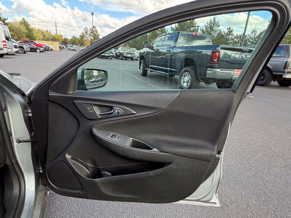 Used 2024 Chevrolet Malibu LT FWD image 9