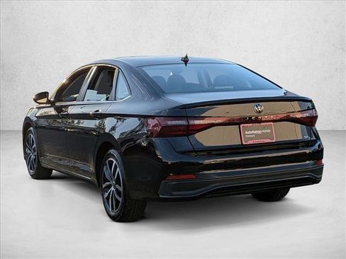 Used 2025 Volkswagen Jetta SE image 8