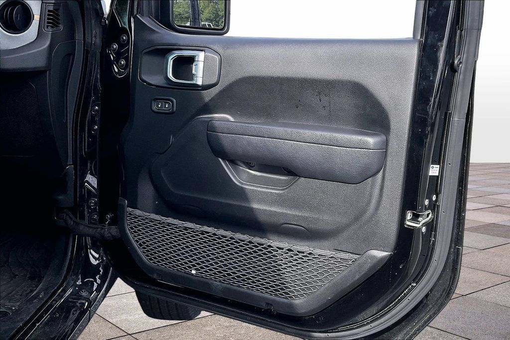 Used 2024 Jeep Wrangler Unlimited Sport AWD/4WD image 24