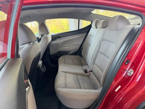 Used 2017 Hyundai Elantra SE FWD image 19