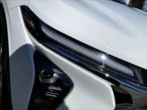 Used 2025 Chevrolet Trax LT w/ LT Convenience Package image 23