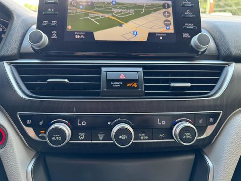 Used 2018 Honda Accord Touring image 22