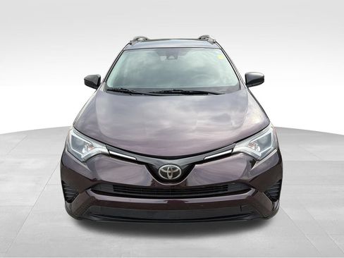 Used 2018 Toyota RAV4 LE FWD image 9