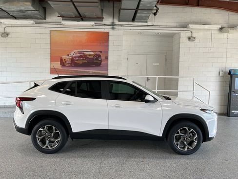 New 2026 Chevrolet Trax LT w/ Sunroof Package FWD image 11