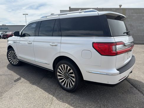 Used 2018 Lincoln Navigator Reserve w/ Technology Package AWD/4WD image 2