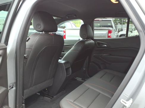 Certified 2025 Chevrolet Trax RS FWD image 20