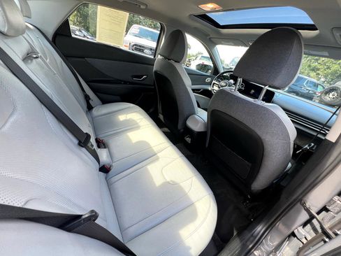 Used 2024 Hyundai Elantra Limited image 31