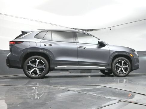 Used 2025 Volkswagen Tiguan SE FWD image 40