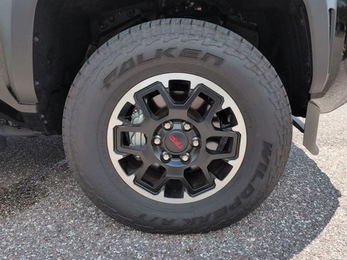 Used 2025 Toyota Tacoma TRD Off-Road w/ TRD Off Road Premium Package AWD/4WD image 11