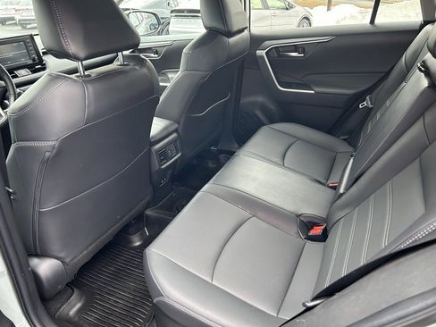 Used 2022 Toyota RAV4 XLE Premium image 9