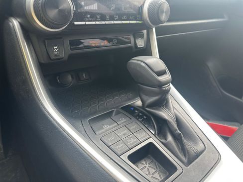 Used 2020 Toyota RAV4 LE w/ All Weather Liner Package AWD/4WD image 8