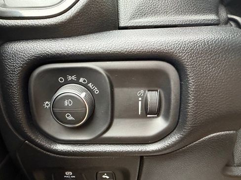 Used 2021 RAM 1500 Big Horn w/ Built-to-serve Edition image 28