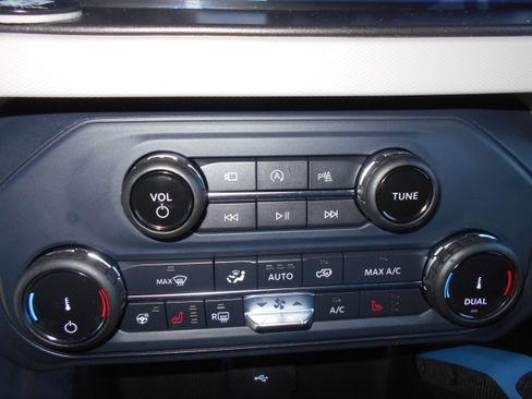 Used 2022 Ford Bronco 4-Door AWD/4WD image 19