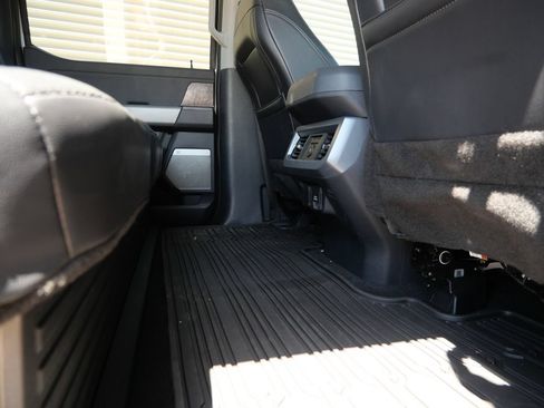 Used 2024 Ford F250 Lariat w/ Lariat Ultimate Package AWD/4WD image 19