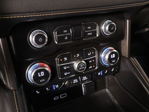 Used 2023 GMC Yukon XL AT4 w/ AT4 Premium Plus Package AWD/4WD image 7
