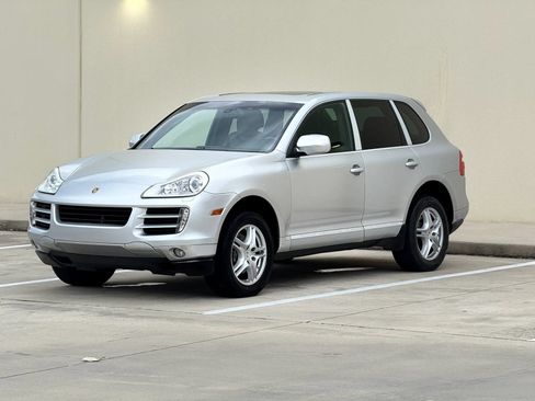 Used 2010 Porsche Cayenne AWD/4WD image 3