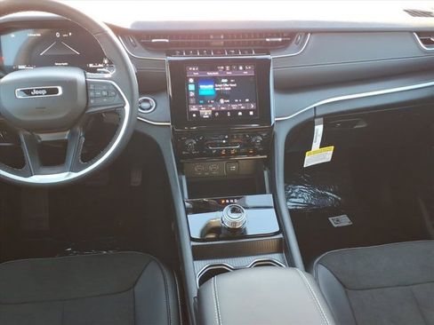 New 2025 Jeep Grand Cherokee Altitude image 6