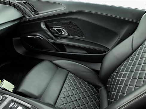 Used 2018 Audi R8 V10 plus AWD/4WD image 32