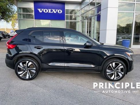 Certified 2025 Volvo XC40 B5 Plus AWD/4WD image 9