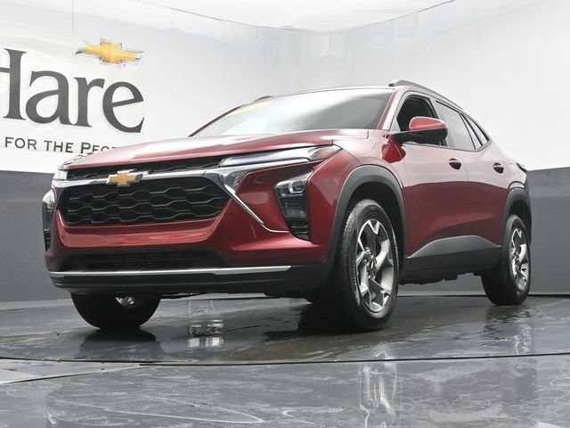 Used 2025 Chevrolet Trax LT w/ Driver Confidence Package FWD image 4