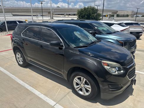 Used 2017 Chevrolet Equinox LS FWD image 3