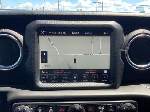 Used 2018 Jeep Wrangler Unlimited Sahara AWD/4WD image 31