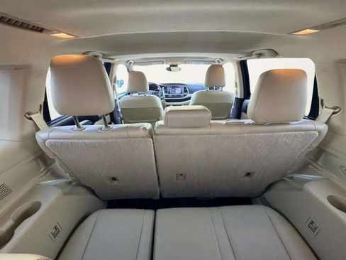Used 2018 Toyota Highlander XLE AWD/4WD image 8