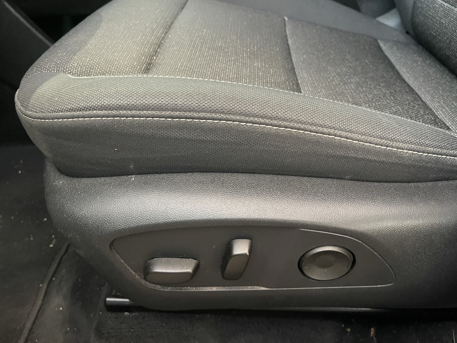 Used 2025 Chevrolet Traverse LT FWD image 12