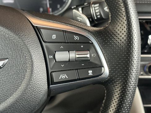 Used 2023 Genesis G70 2.0T image 32