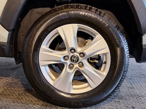 Used 2021 Toyota RAV4 XLE image 10