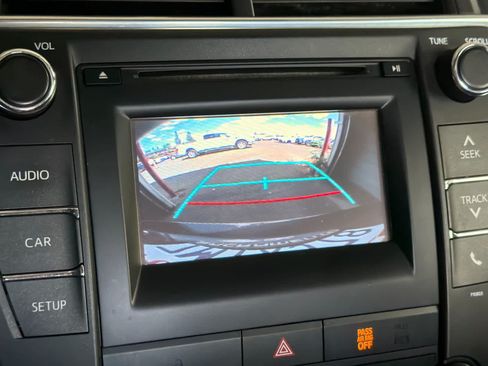 Used 2015 Toyota Camry SE FWD image 19