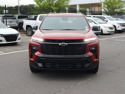 Used 2024 Chevrolet Traverse RS FWD image 3