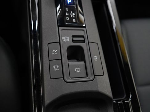 Used 2025 Toyota Prius LE image 22