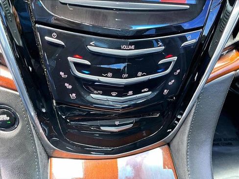 Used 2018 Cadillac Escalade Luxury RWD image 24