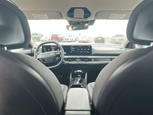 Used 2025 Kia K4 LXS image 29