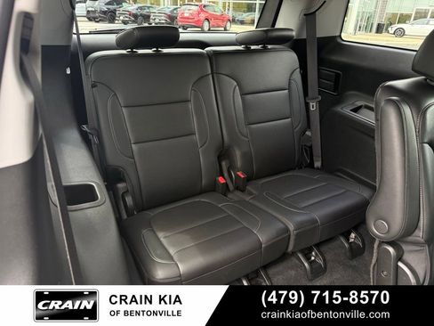 Used 2023 GMC Acadia SLT w/ Elevation Edition FWD image 32