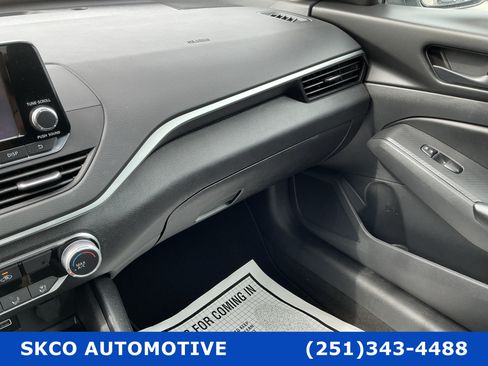 Used 2024 Nissan Altima 2.5 S FWD image 24