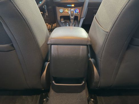 Used 2016 Ford Focus SE w/ SE Cold Weather Package image 35