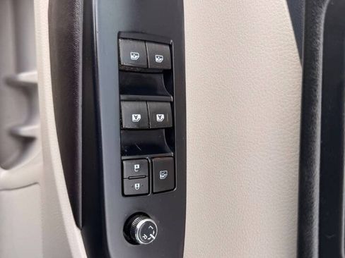Used 2017 Toyota Highlander Plus w/ Carpet Mat Package FWD image 36