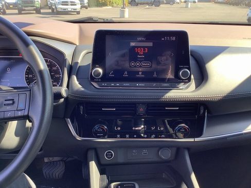 Used 2023 Nissan Rogue SV image 17