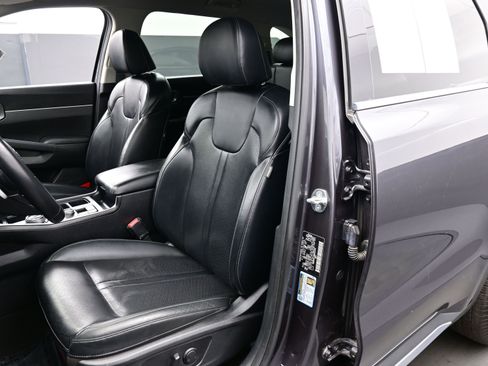 Used 2021 Kia Sorento S image 13